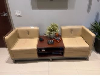 Modern Reception Seating Set – 2 Leather Chairs with Center Table