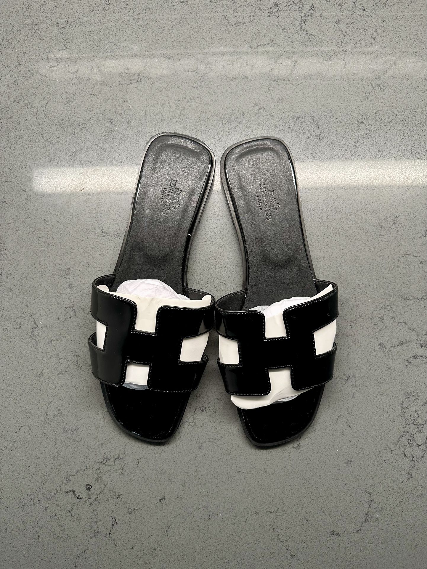 Hermès Oran Sandals – Black Patent Leather – Size 40 (Women’s US 10)
