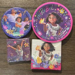 Encanto Plates & Napkin Set New