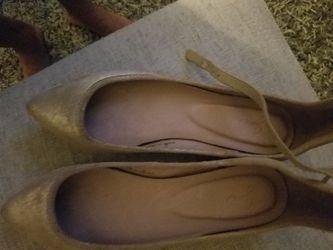 New Joie sz8.5 flats gold ankle belt