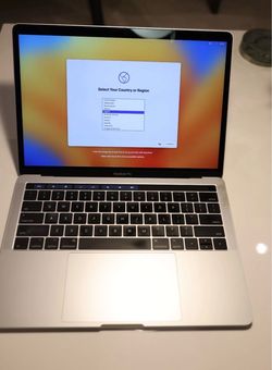 2017 Apple MacBook Pro 13” with Touch Bar, 3.5 GHz intel i7 512GB SSD 16GB RAM