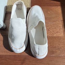 UGG SLIP ON SHOES CREAM COLOR SIZE 7.5