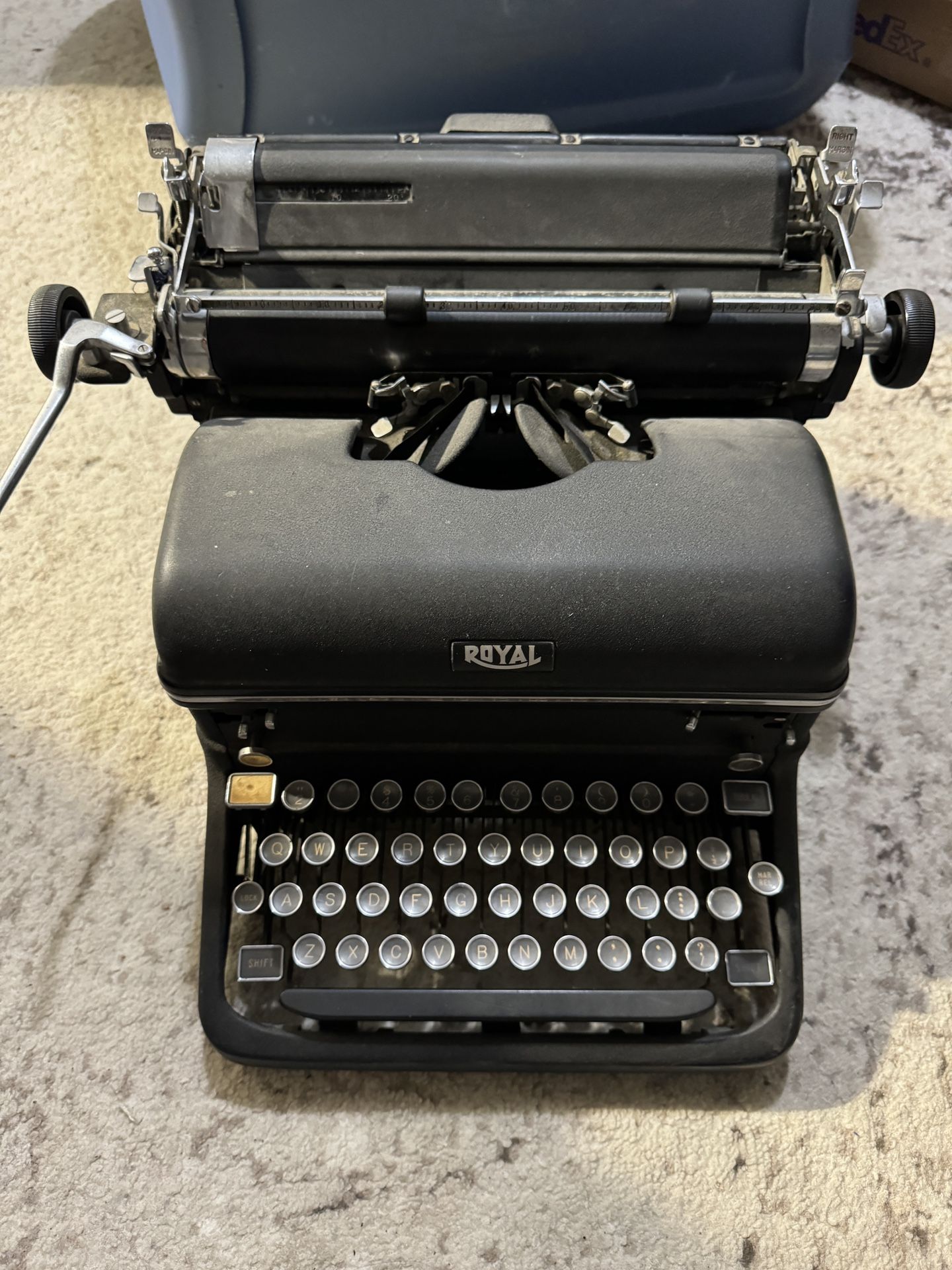 Vtg Royal Typewriter Black