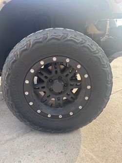 LT 285/70R17