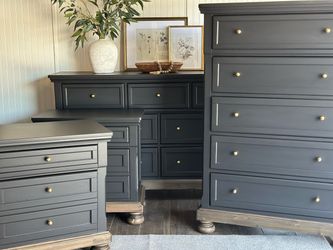 Beautiful Soft Black Dresser Set