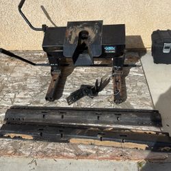 Fifth wheel Hitch 