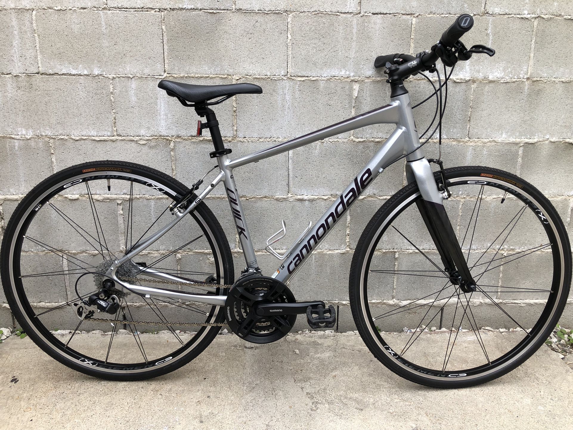 Cannondale Quick 4 Hybrid Bike In Like New Condition Low Mileage Size Tall (Large)