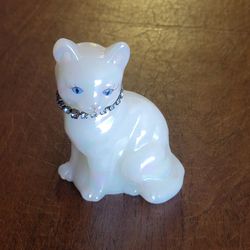 Vintage Fenton Figurine Cat Iridescent Calendar Birthday Signed by 
Artist. Pre-owned, great shape, no chips or cracks. Display item.  It is 
3.75 tal