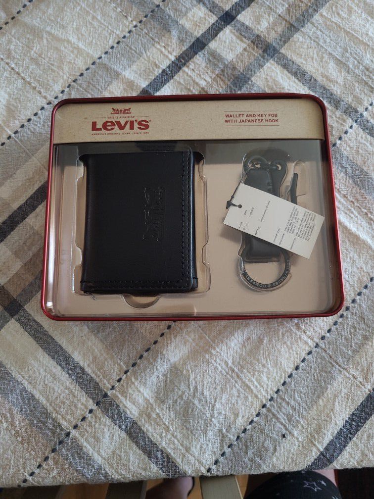Levis Wallet And Key Chain