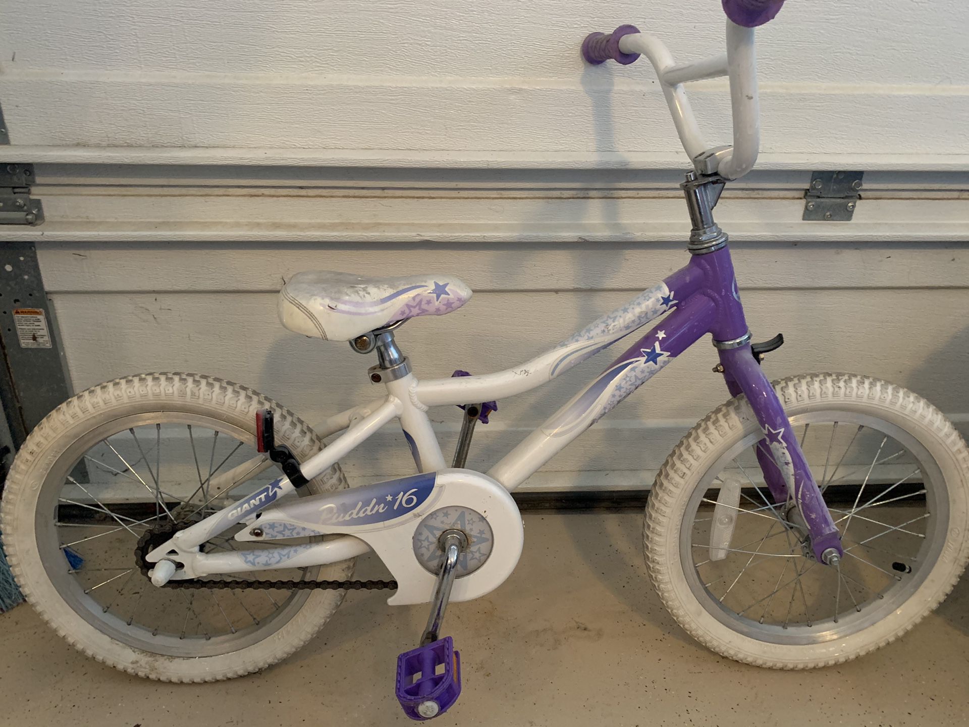 Giant “lil puddin” 16 inch girls bike