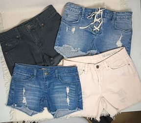 Women's Shorts size 24 Denim 4 Pair Lowrise Low-Rise Fringe Hem Distressed