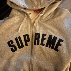 Supreme hoodie