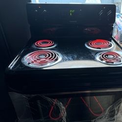 Electric Stove Frigidaire Good Condición 