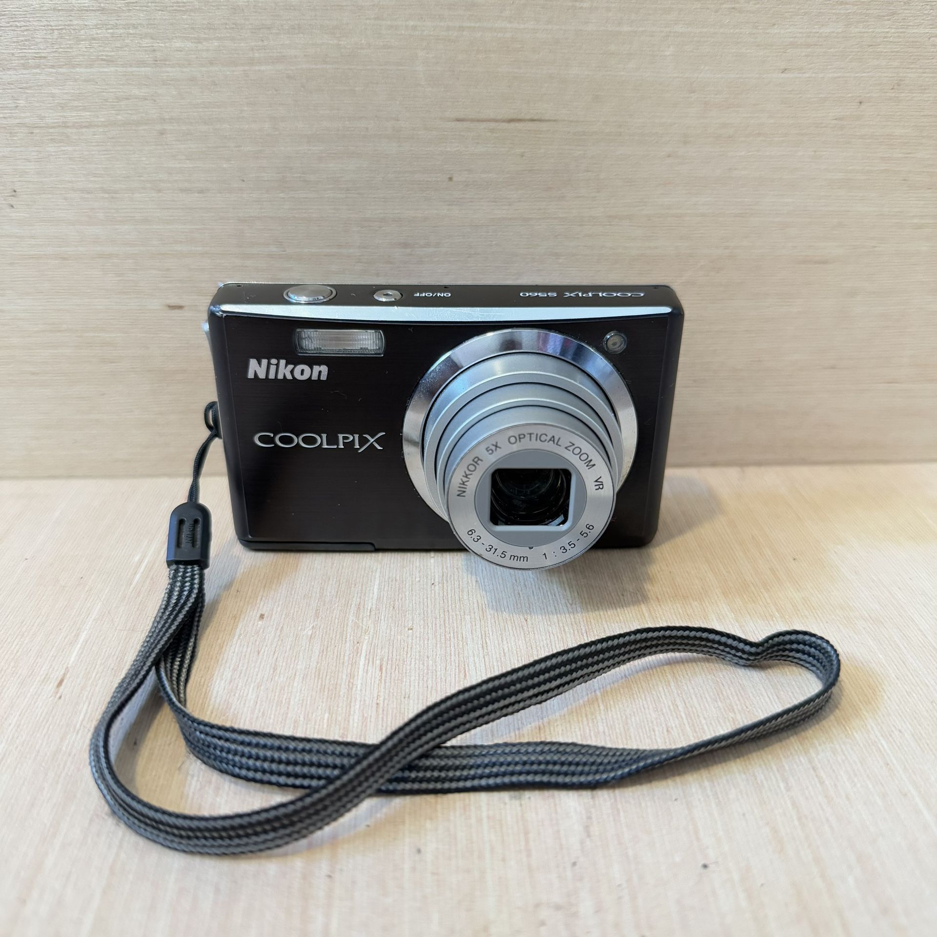 Nikon COOLPIX S560 Digital Camera Blk 10MP Tested Good w/Batt-Char-Card Read Blw