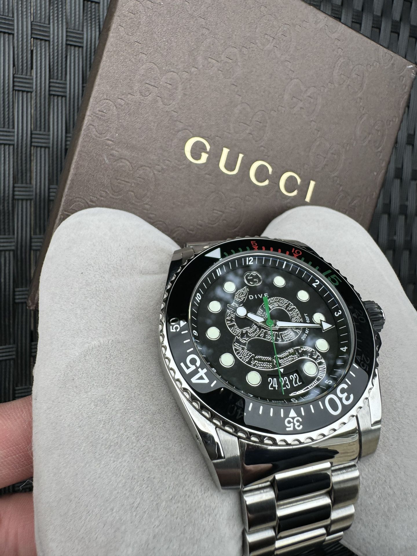 Gucci Men Watch Diver Dive 45MM Stainless Steel King Snake Dial Bracelet Glows in the Dark 