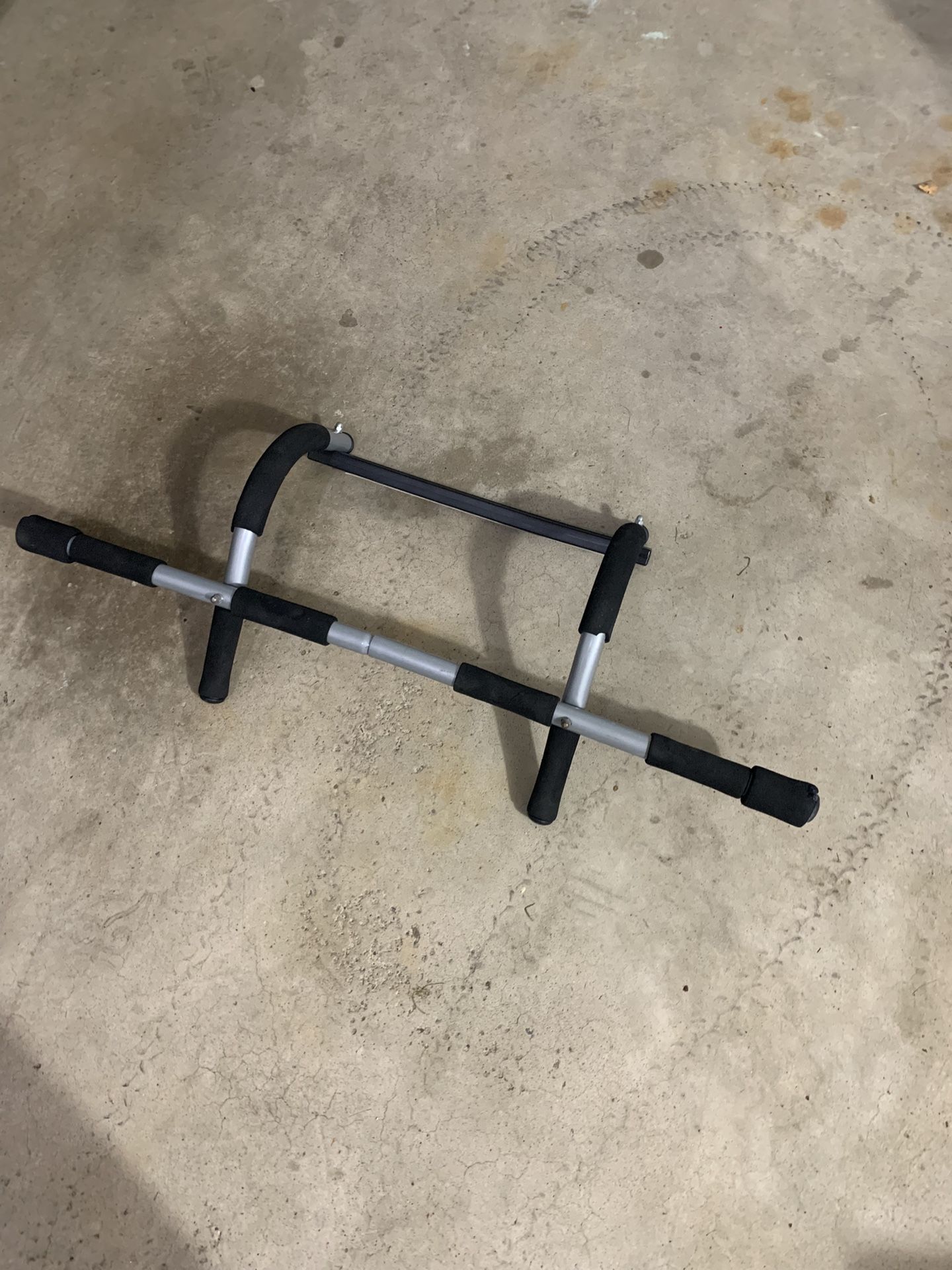 Pull Up Bar