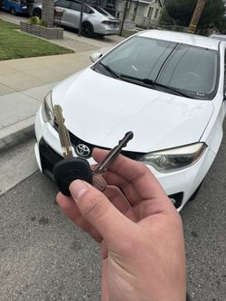 Car Keys N Remotes / Llaves De Carro