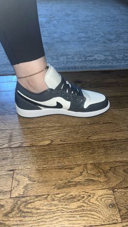 WOMENS air Jorden 1 low  (AUTHENTIC ) (ESCONDIDO )