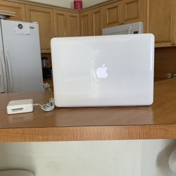 Apple MacBook Laptop 