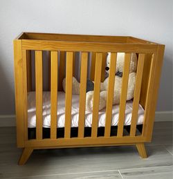 DaVinchi Mini Crib