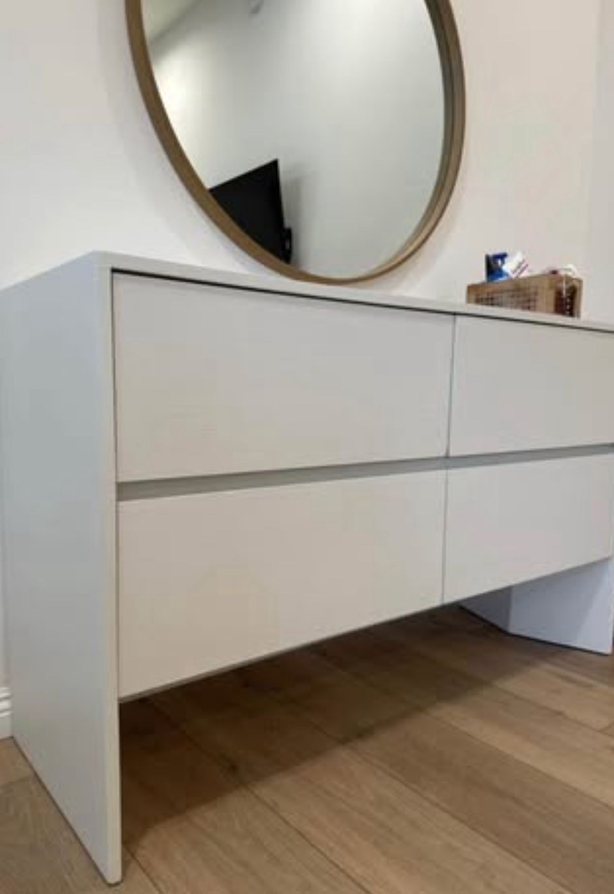 IVORY CREME WHITE CRATE & BARREL DRESSER MEDIA CONSOLE SIDEBOARD TABLE