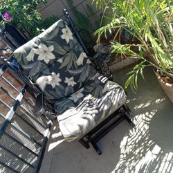 Classic Rocking Chair (Excellent condition)