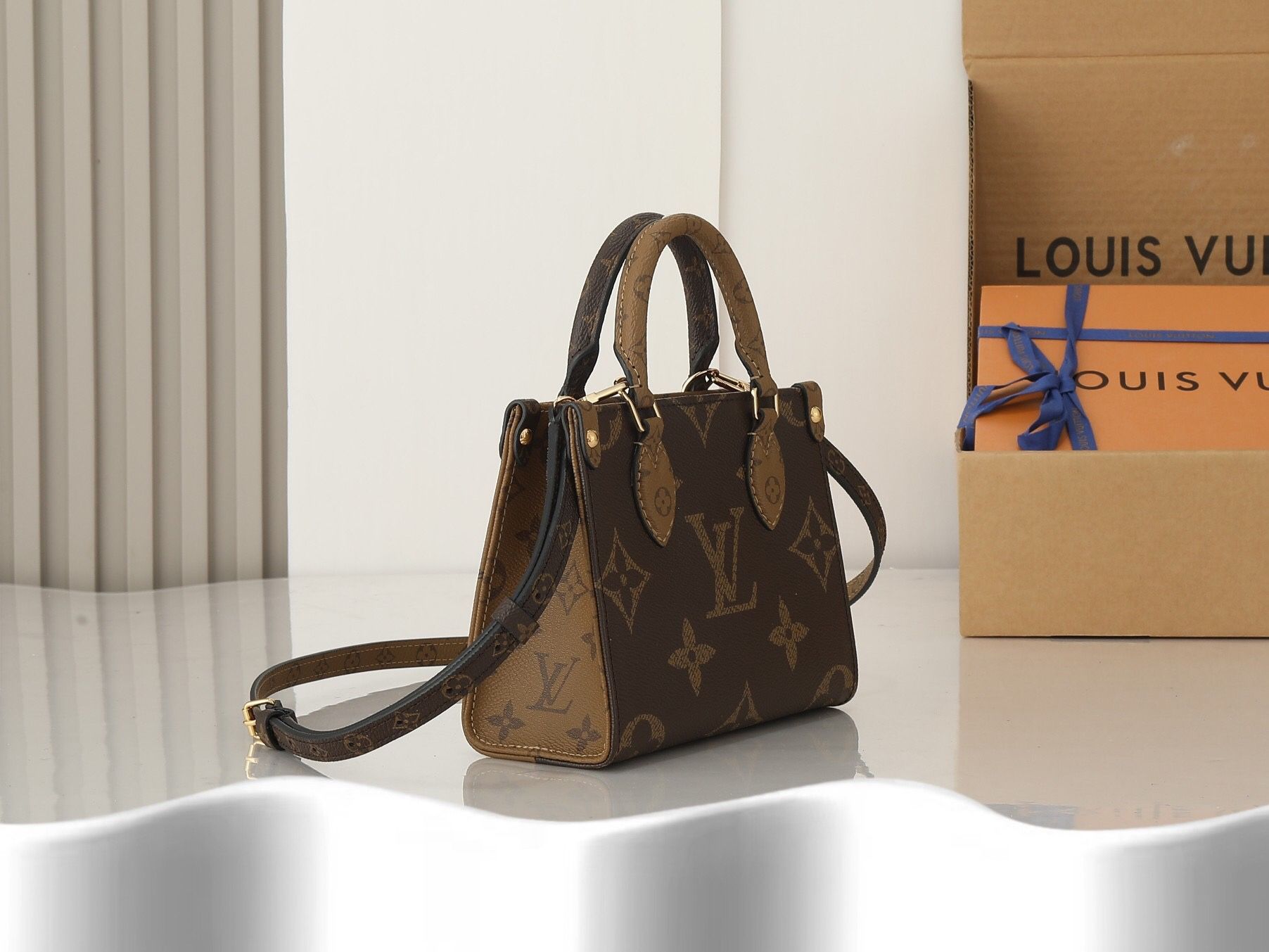 A must-have bag for girls to go out