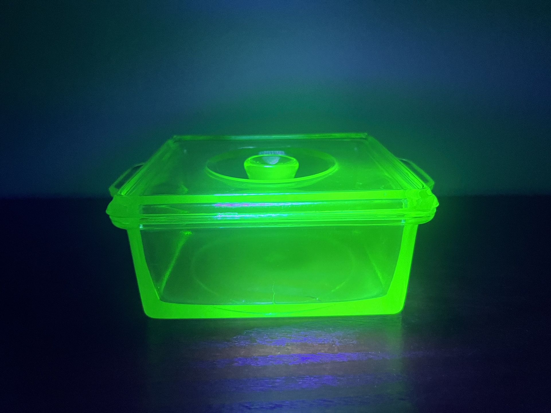 HAZEL ATLAS Green Uranium Glass Squared Lidded Refrigerator Dish