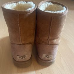 UGG 6 PICK UP