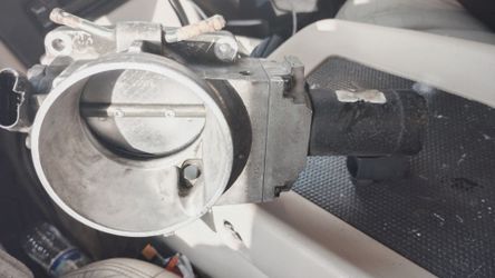 Throttle body Yukon 2002