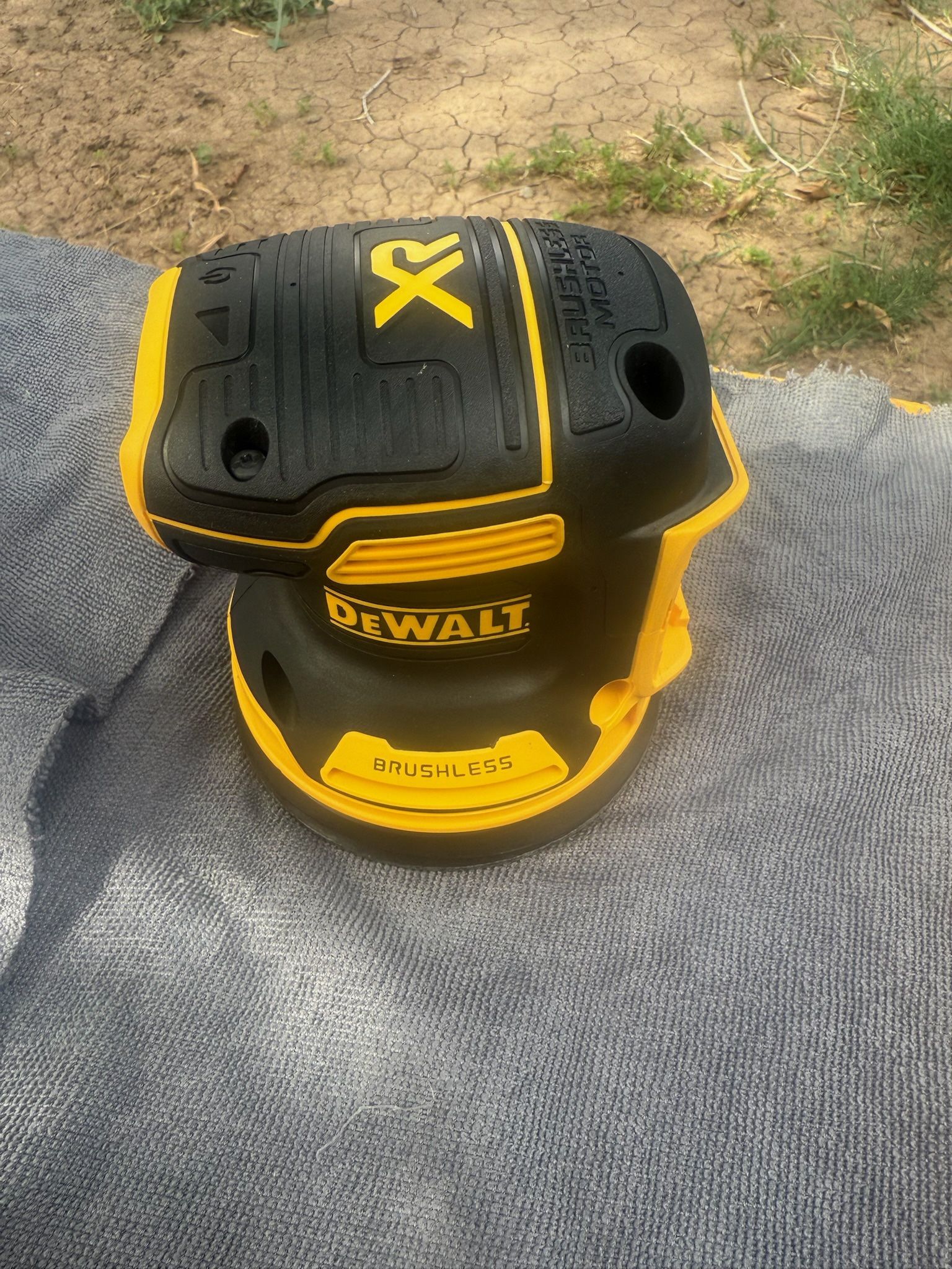 New Dewalt Brushless Xr Sander Only Tool