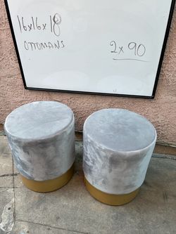 Set of 2 Round Velvet Ottomans 16x16x18