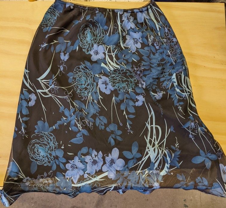 Women's Size 10 Flowered Skirt