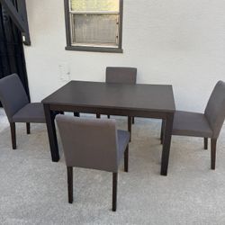 Dining Table with 4 Chairs 