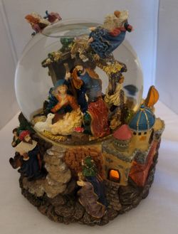 Nativity snow globe, lights up, vintage