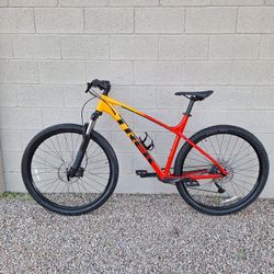 TREK MARLIN 7 MOUNTAIN BIKE 29 ER 1 X 10 AIR SHOCK ROCKSHOX LOCKOUT ( CHECK MY OTHER BIKES)