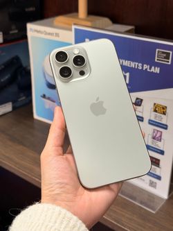iPhone 15 Pro Max 6.7" (Unlocked) 256GB 