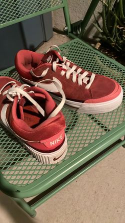 Women’s Nike Valentine Legacy Sneaker 9.5