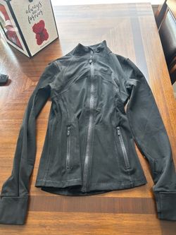 Lululemon define jacket size 4