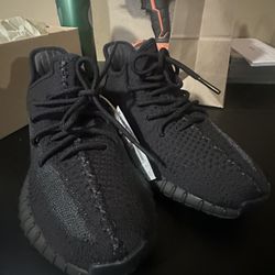 Yeezy 350 V2