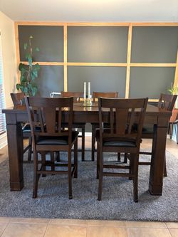 Dining room table