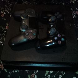 PS4 Two Controllers 