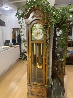 Vintage Howard Miller Grandfather Clock