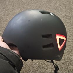 Zefel bicycle helmet, Buckle straps are included.