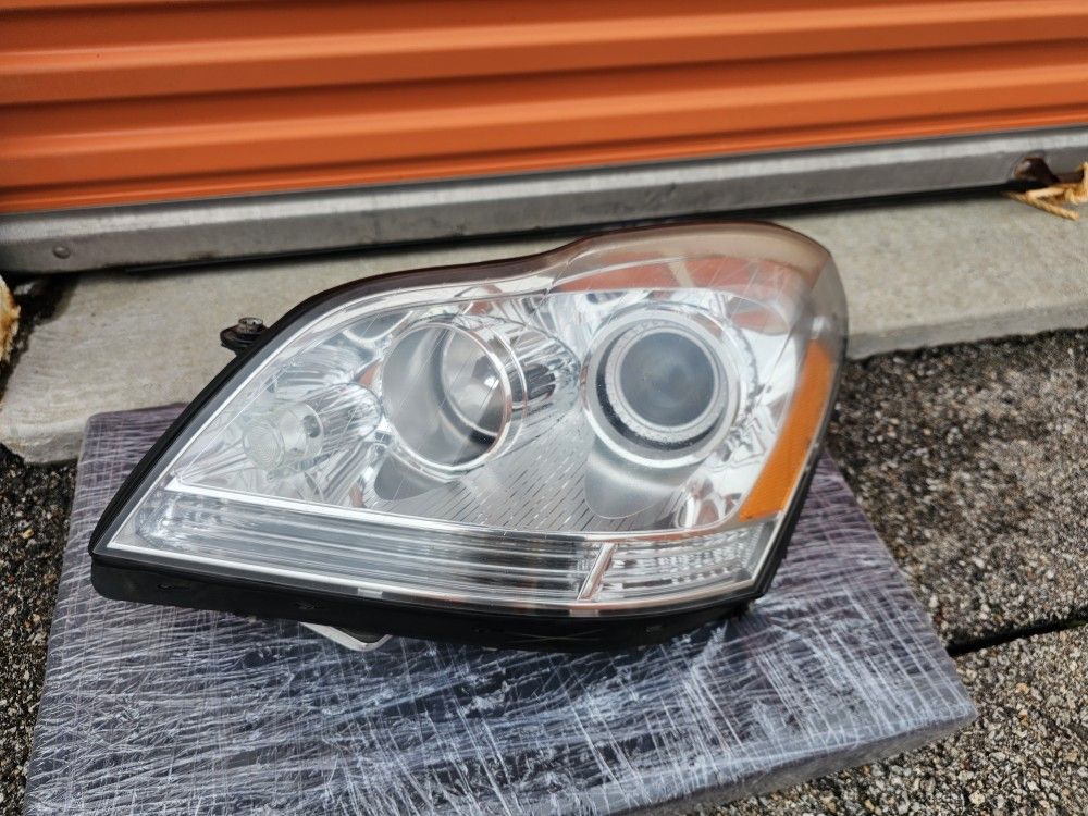 2007-2012 Mercedes X164 GL350  Headlight 