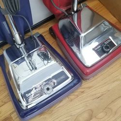 NEW cond SANITARE COMMERCIAL HEAVY DUTY  , VACUUM WITH AMAZING POWER SUCTION  , WORKS EXCELLENT  , IN THE BOX 