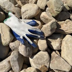 Tan River-tumbled Gravel / Stone