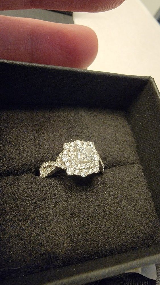Diamond engagement Ring