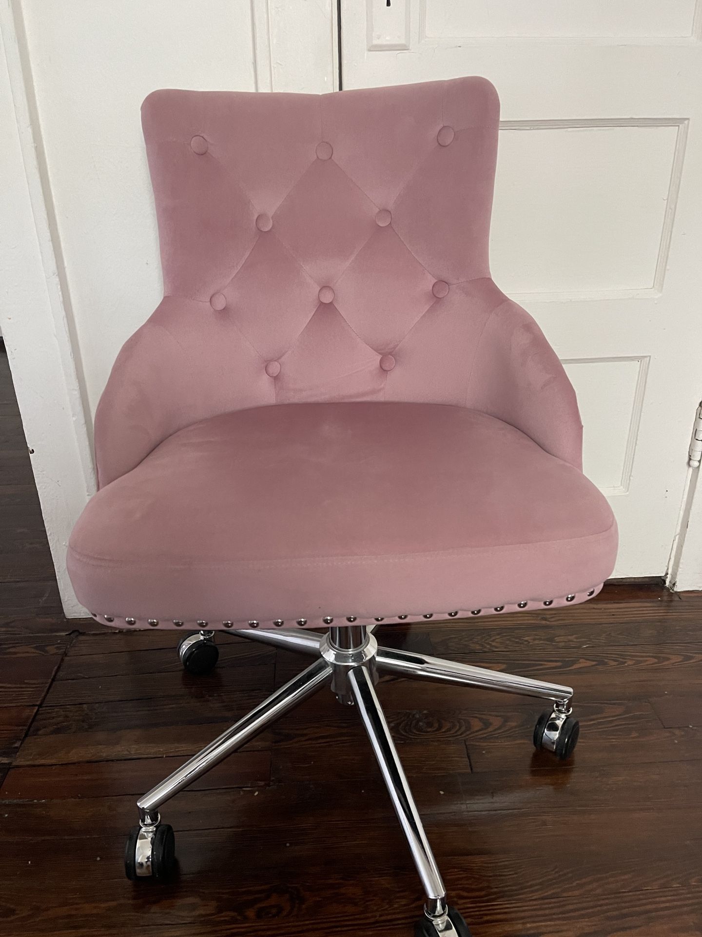 Pink desk chair 