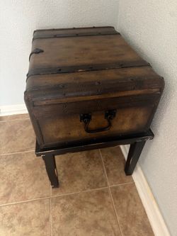 Side table chest